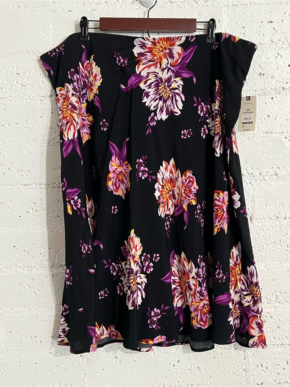 Terra & Sky Womens Plus Skirt 2X 20W-22W Black Purple Floral Stretch Midi NEW